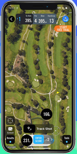 Golfer tracking score with 18Birdies on Apple Watch
